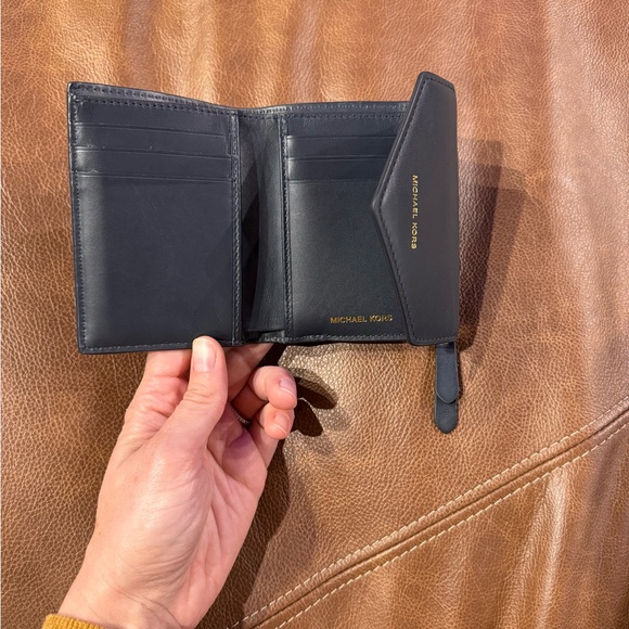 Michael Kors Small Leather Envelope Wallet - Picture 3 of 6